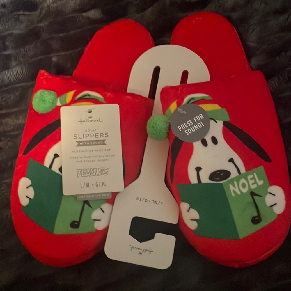 PEANUTS Adult Slippers with sound New